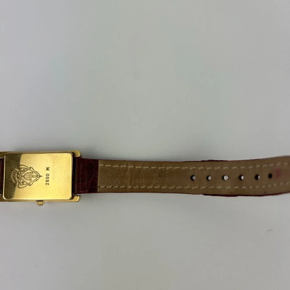 GUCCI 2600M Vintage Women's Quartz Watch Red Leather band
